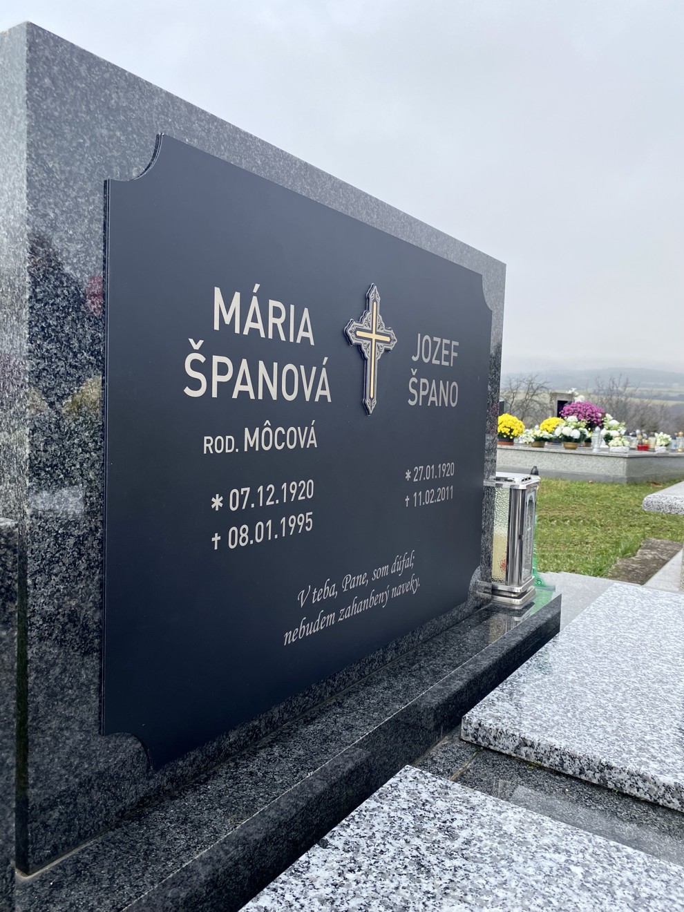 Tabuľky na pomníky: riešenie, ktoré vydrží roky bez renovácie