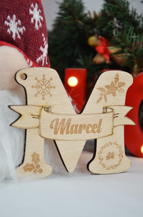 Drevená vianočná ozdoba: PÍSMENKO S MENOM