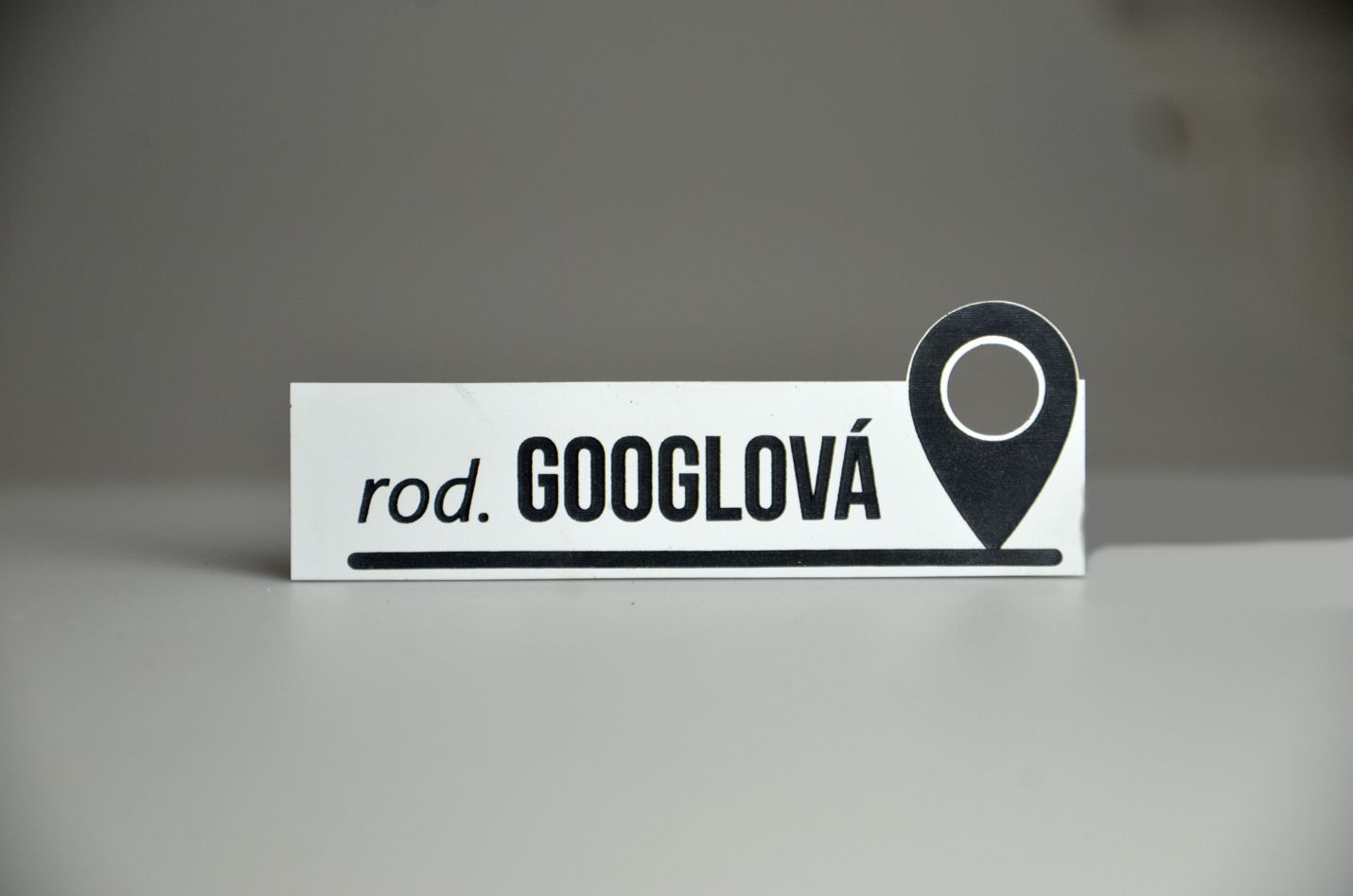 Menovka na dvere: GOOGLE