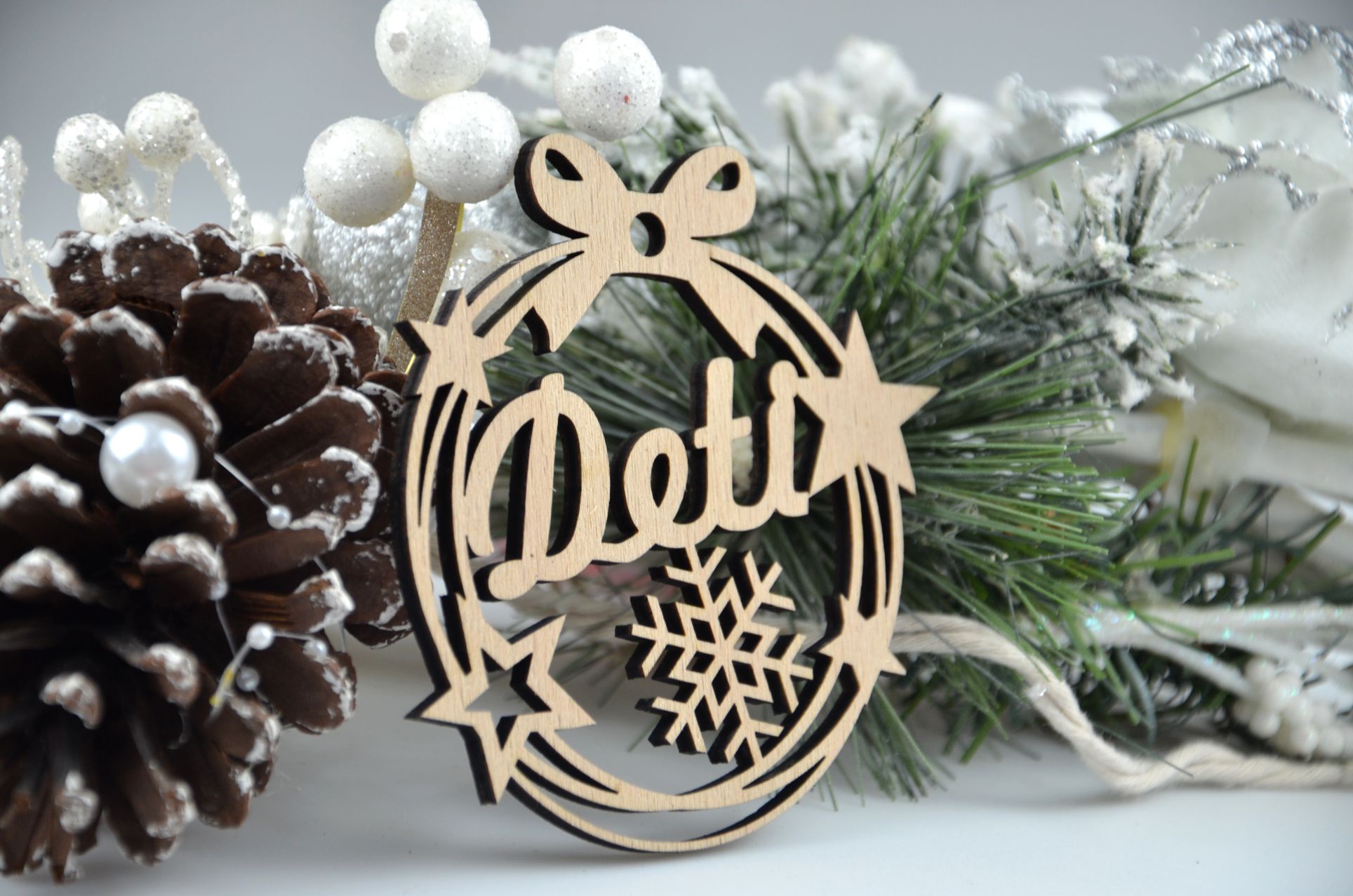 Drevená vianočná ozdoba: DETI
