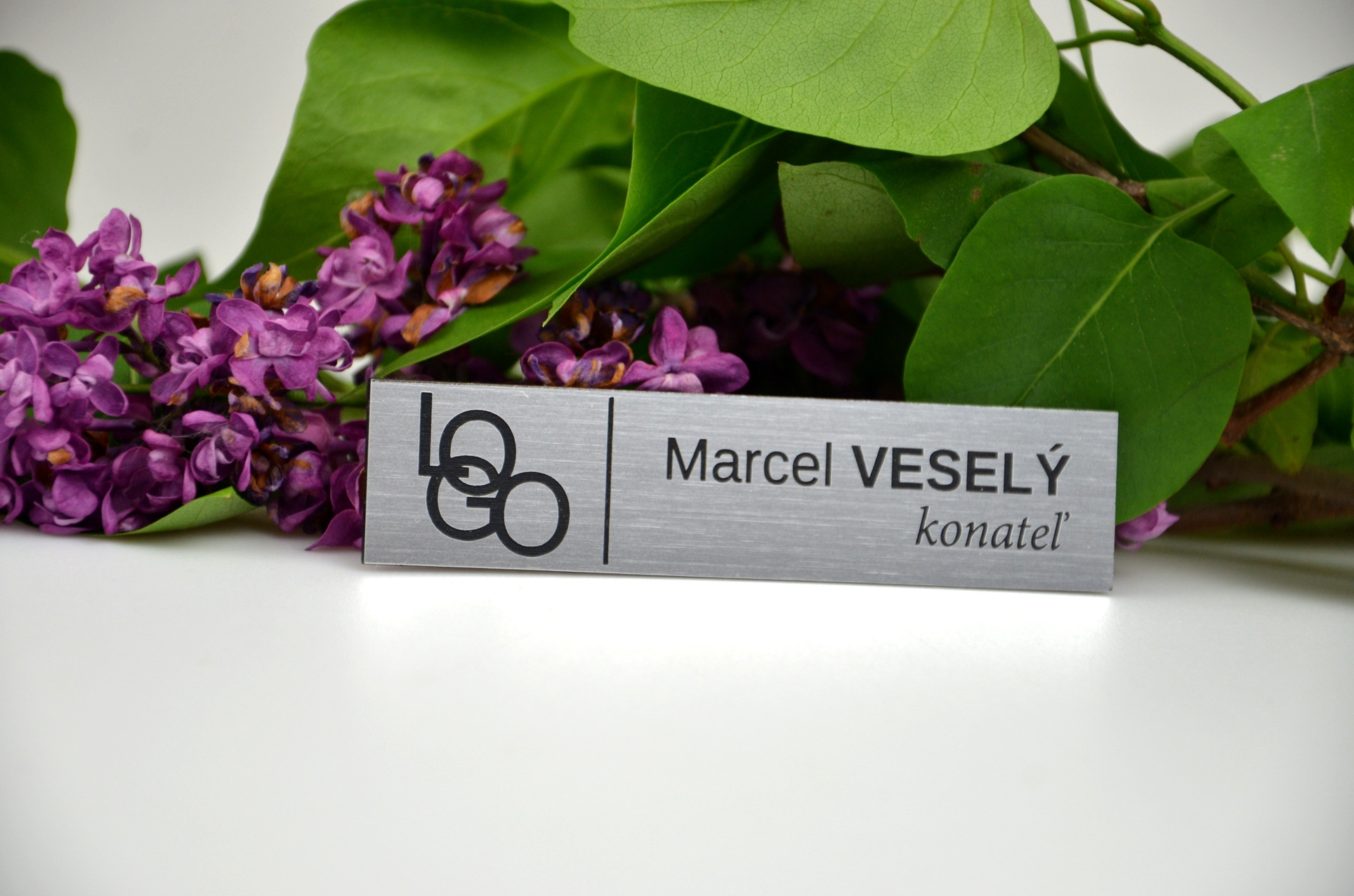 Magnetická menovka na odev