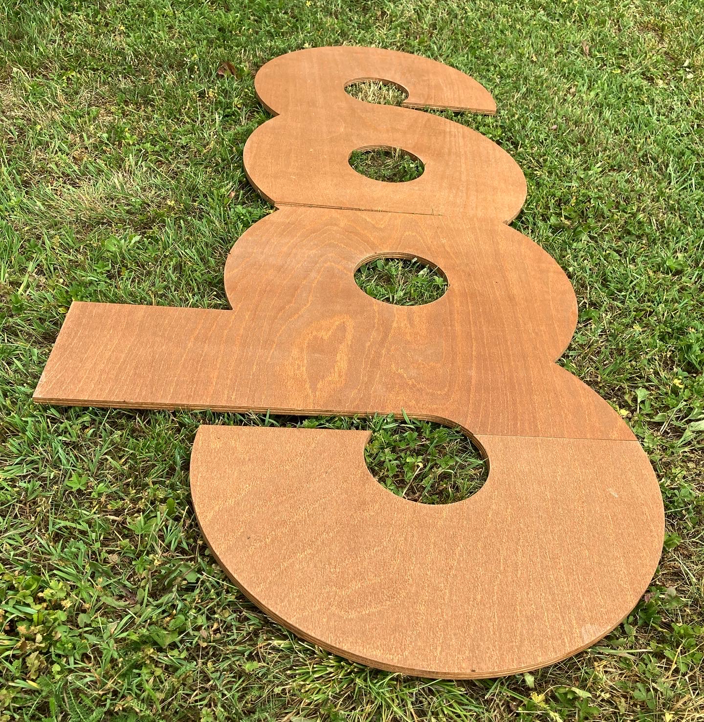 3D firemné logo z dreva – prírodný a elegantný branding