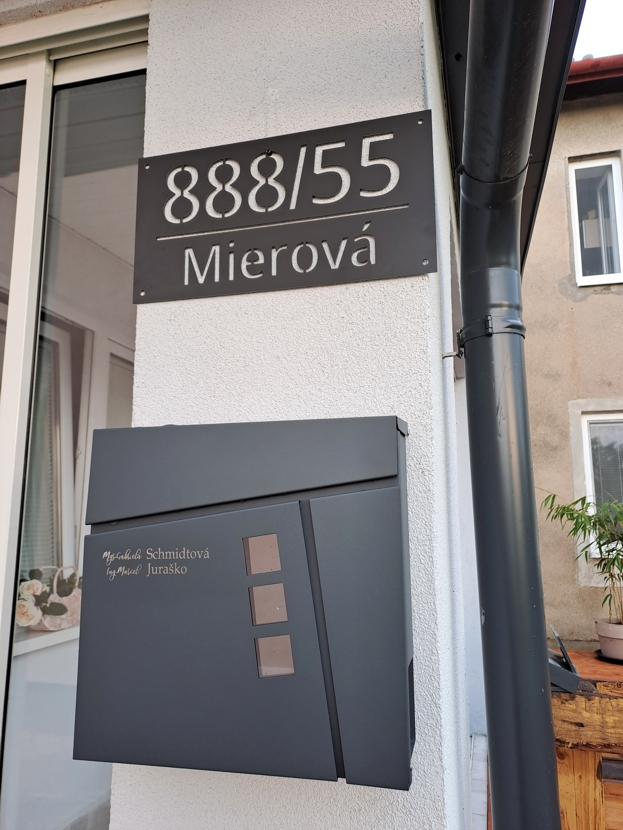 Číslo na dom Street + Poštová schránka + Gravír mien na schránku ZADARMO