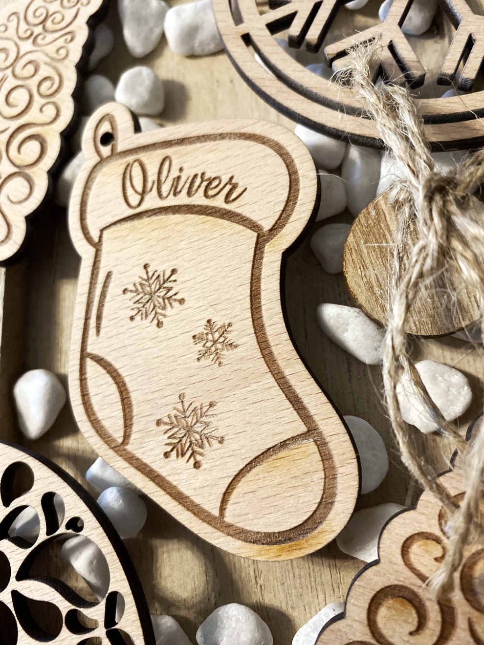 Drevená vianočná ozdoba: ČIŽMIČKA S MENOM