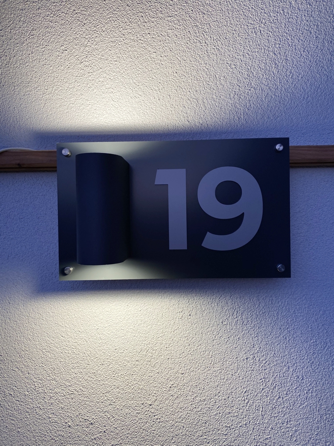 Číslo na dom so zabudovaným svietením: Svetlo domova (antracit)