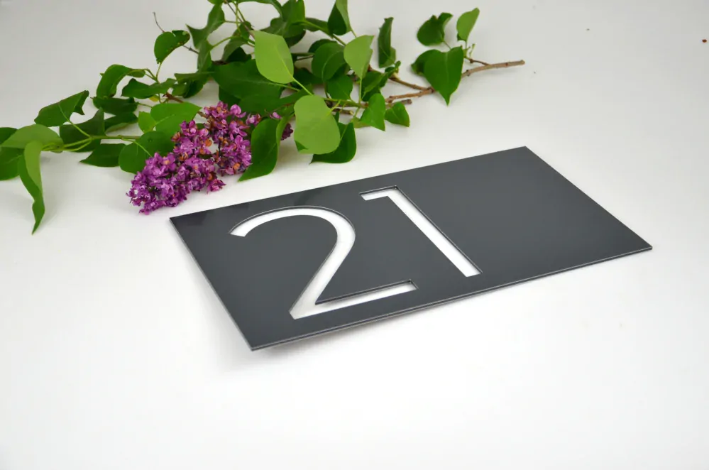 Číslo na dom Obdĺžnik Premium + Poštová schránka + Gravír mien na schránku ZADARMO