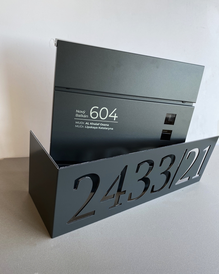 Číslo na dom Za rohom + Poštová schránka + Gravír mien na schránku ZADARMO