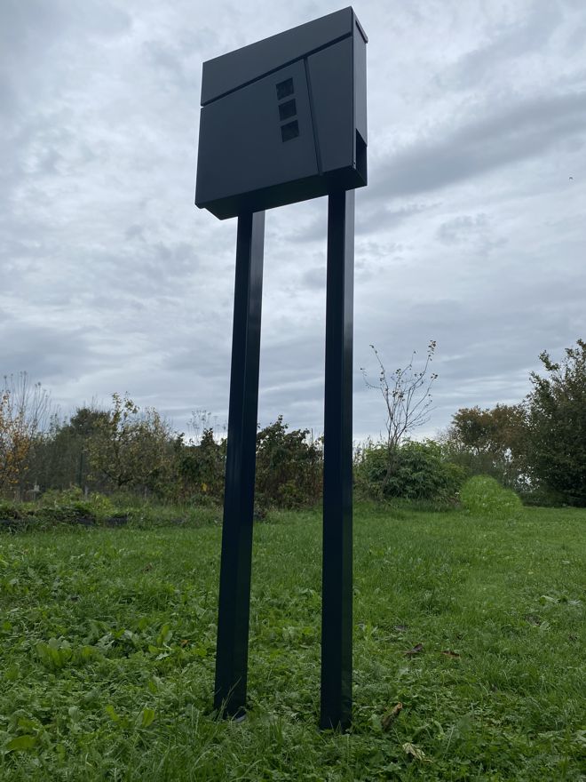 Stĺp na uchytenie poštovej schránky - antracit