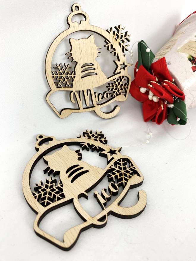 Drevená vianočná ozdoba: MAČKA S MENOM