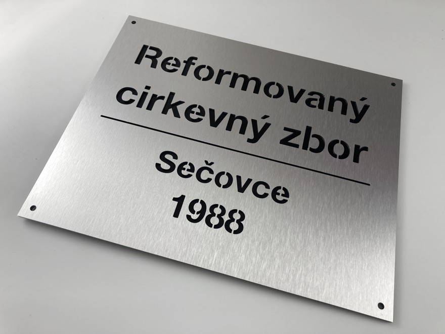 Informačná tabuľka s názvom inštitúcie/chaty/penziónu/hotela