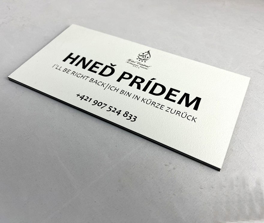 Tabuľka na dvere s ľubovoľným textom a logom firmy (25x10cm)