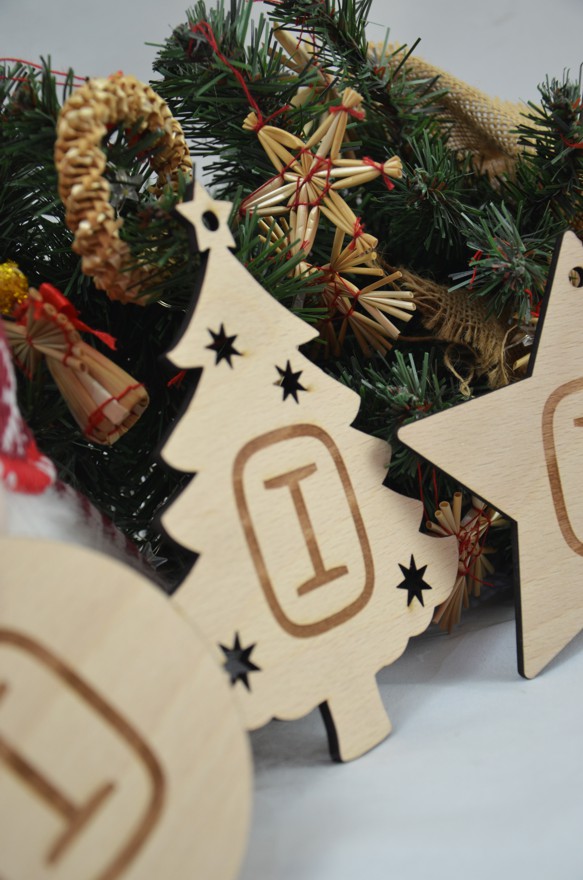 Drevená vianočná ozdoba: s LOGOM FIRMY KLASIK (nižsia cena pri odbere viac kusov)