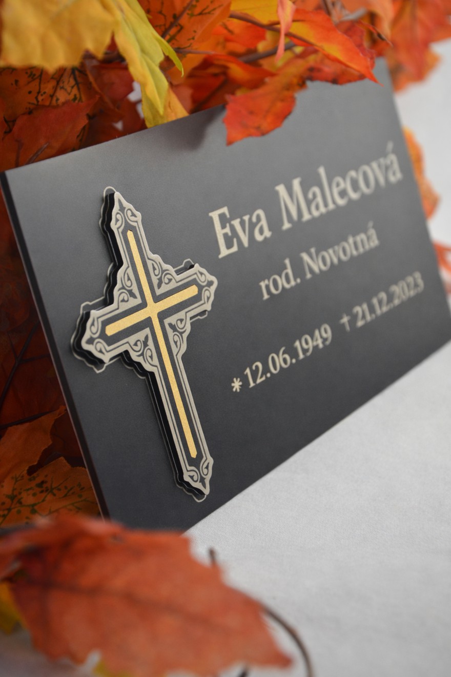 Pamätná tabuľa na náhrobný kameň - s vlastným textom + 3D krížikom (35x15cm)
