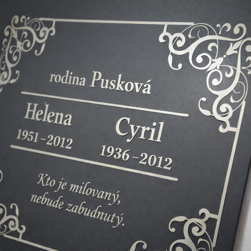 Pamätná tabuľa na náhrobný kameň - s vlastným textom + ornamenty (50x50cm)