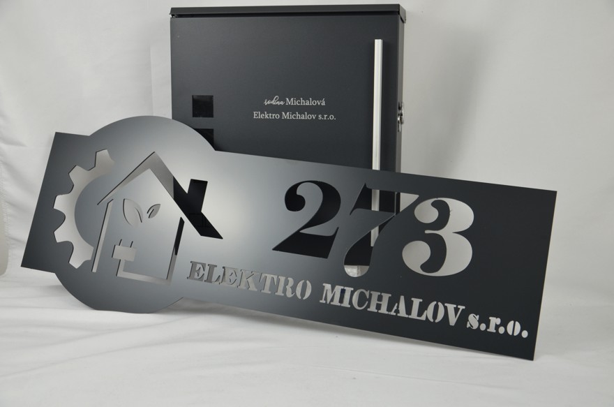Číslo na dom s FIREMNÝM LOGOM + Poštová schránka + Gravír údajov na schránku ZADARMO