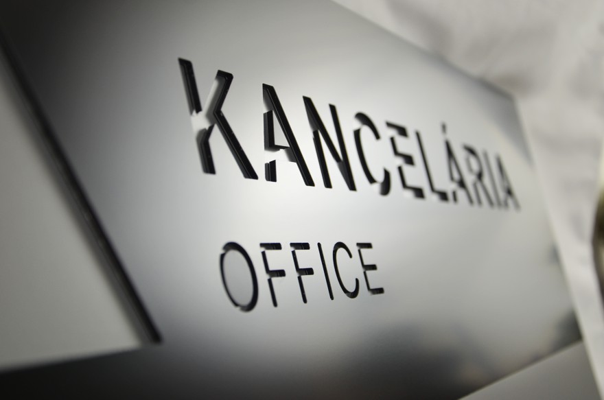 Informačná tabuľka s označením skladu/kancelárie/office/penziónu/hotela (70x40cm)