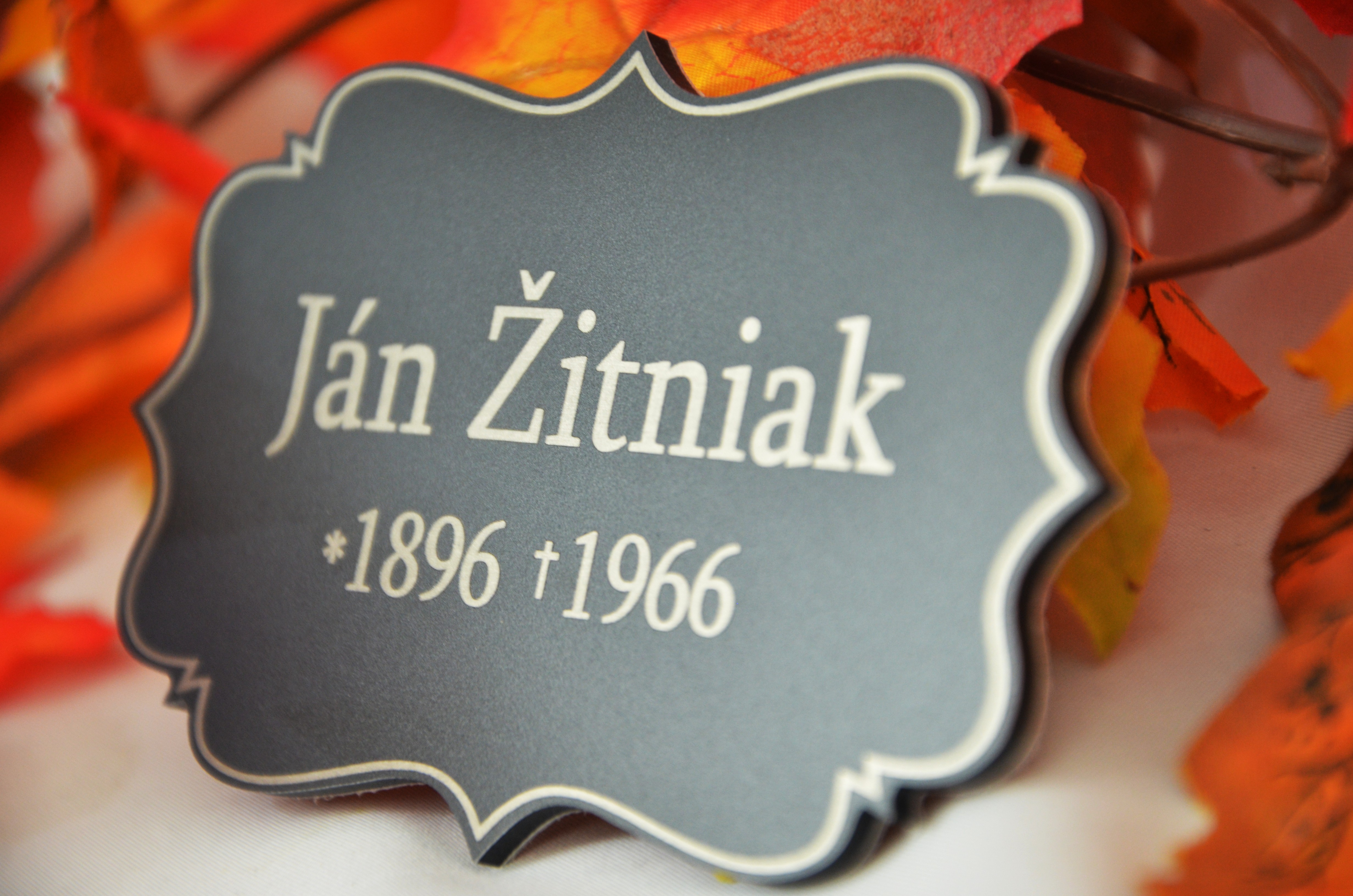 Pamätná tabuľa na náhrobný kameň MINI - s vlastným textom (šírka 12cm)