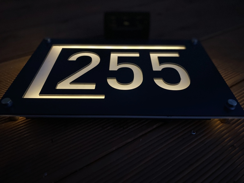 Solárne číslo na dom Shape