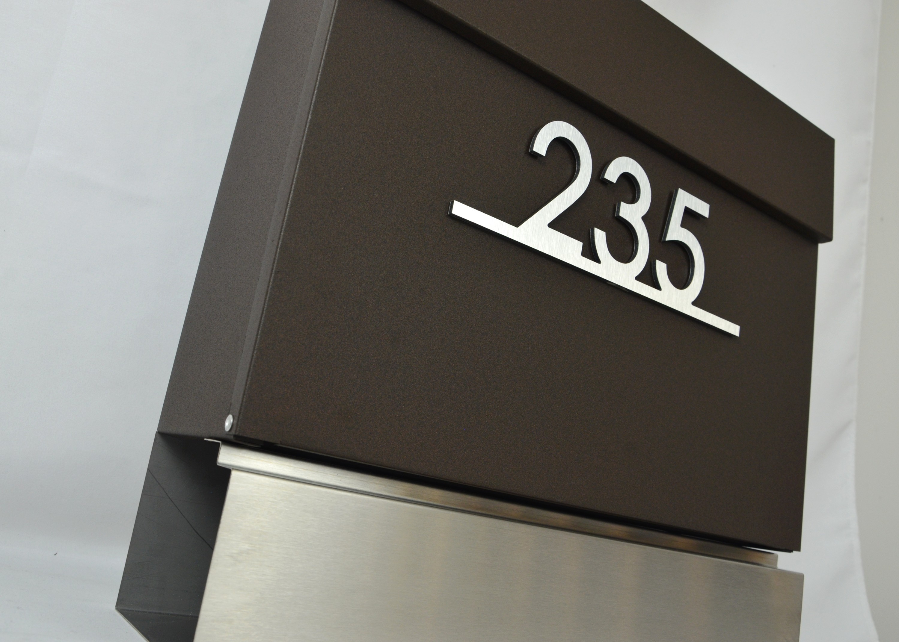 Mini SET: Číslo na dom + Poštová schránka NERO + AKCIA Gravír mien ZADARMO