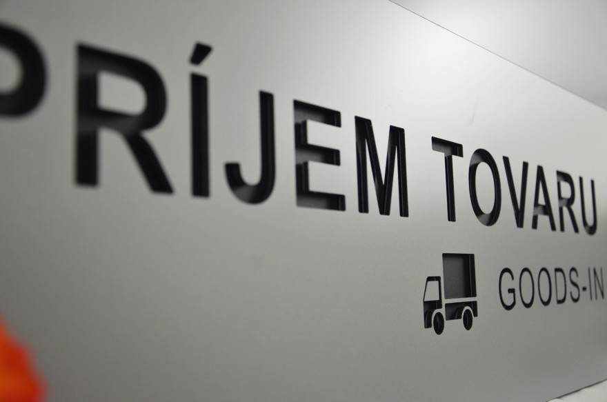 Informačná tabuľka s označením skladu/kancelárie/office/penziónu/hotela (70x40cm)