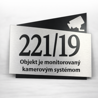 Číslo na dom s nápisom: Objekt chránený kamerovým systémom